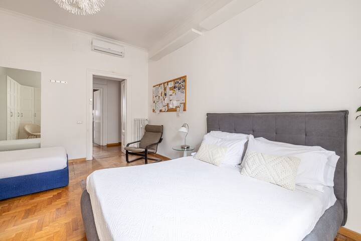 Lovely and bright apartment in the center of Rome gallery image 5