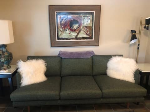 Top performing Airbnb: 1 bedroom condo in town walk to ski /no clean fee in Telluride