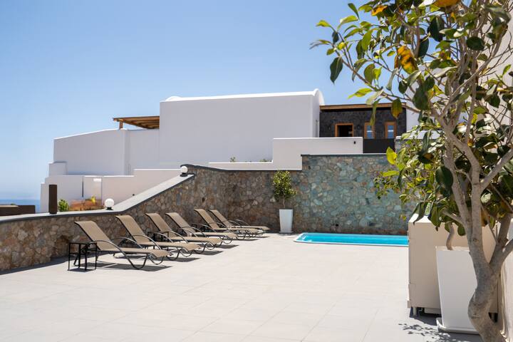 Villa Libertad ( up to 19 guests ) in Imerovigli gallery image 2