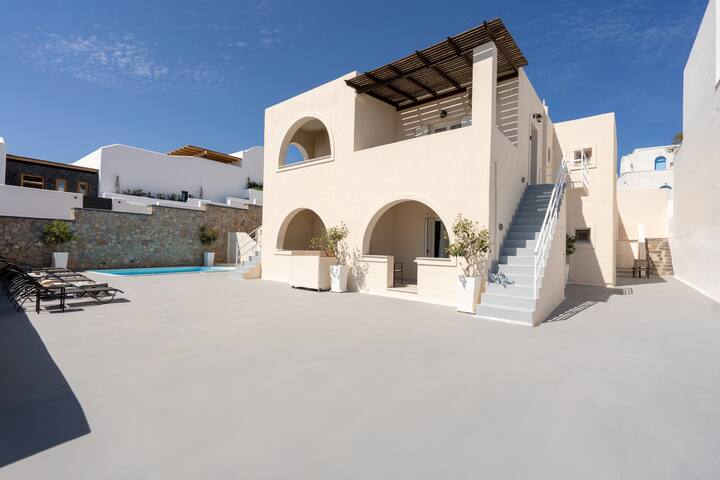 Villa Libertad ( up to 19 guests ) in Imerovigli gallery image 3
