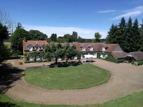 Family home with private pool in Loire Valley