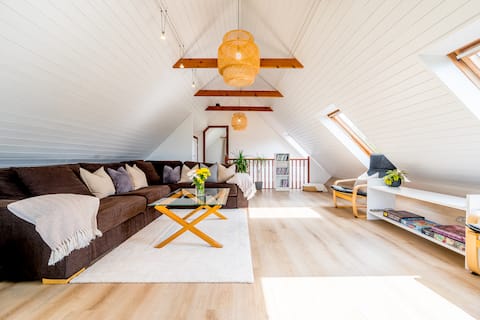 The Countryside Retreat - Sea views & Parking.