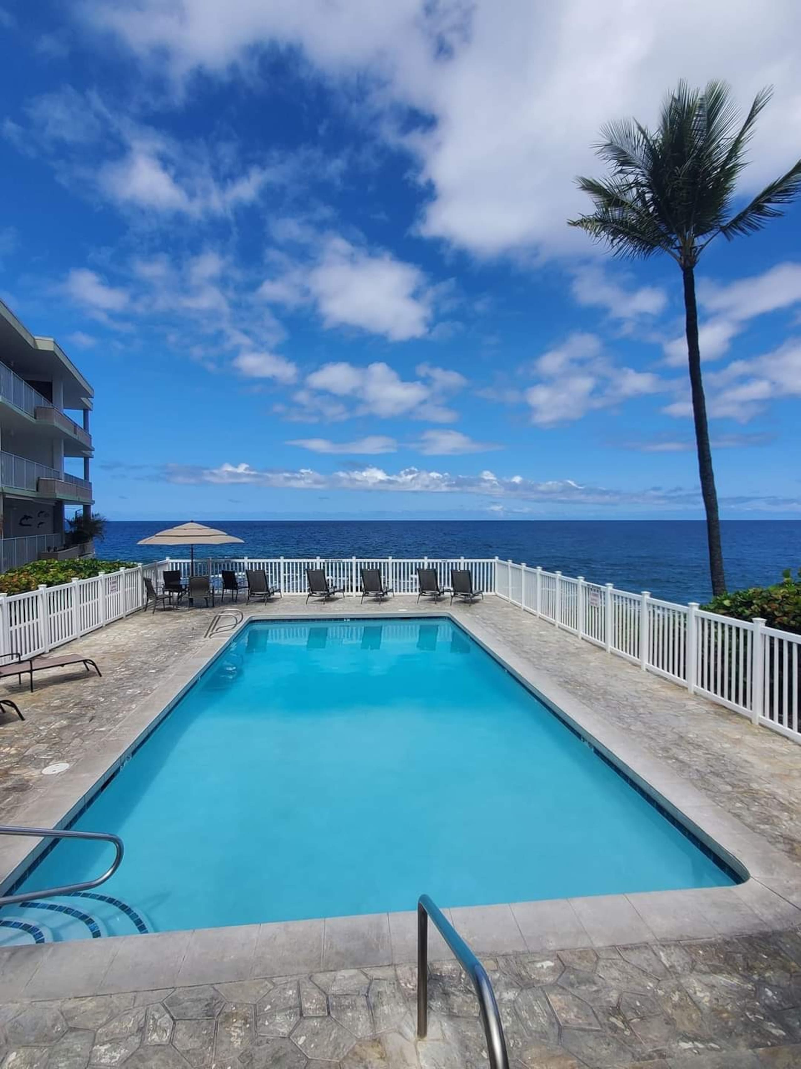 Condo in Kailua-Kona · ★4.61 · 2 bedrooms · 3 beds · 1 private bath - Image 7