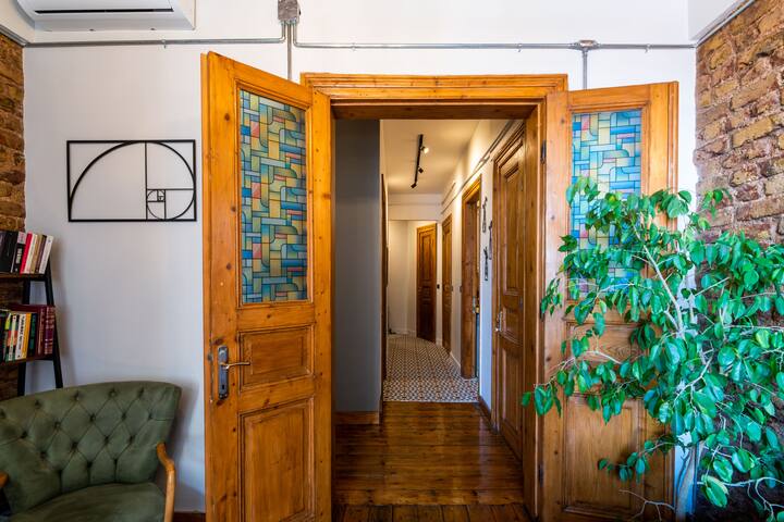 Central 3BR, 2BA, 4AC Cozy Flat W/Sea View&Roof gallery image 3