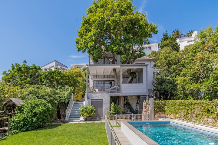 Villa Erythrina- Camps Bay Beach House on Argyle