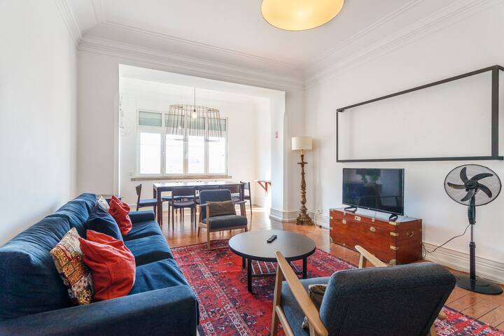 Avenue 7 | Ideal for Groups and Families gallery image 4