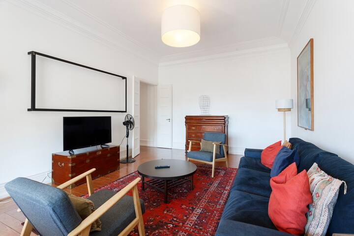 Avenue 7 | Ideal for Groups and Families gallery image 3