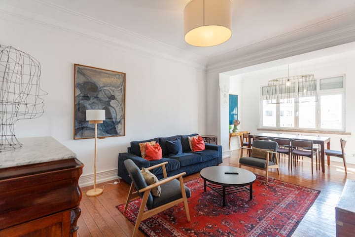 Avenue 7 | Ideal for Groups and Families