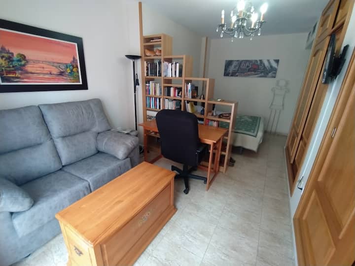 Nice Comfortable Studio By Seaside And City Centre - アルメリア