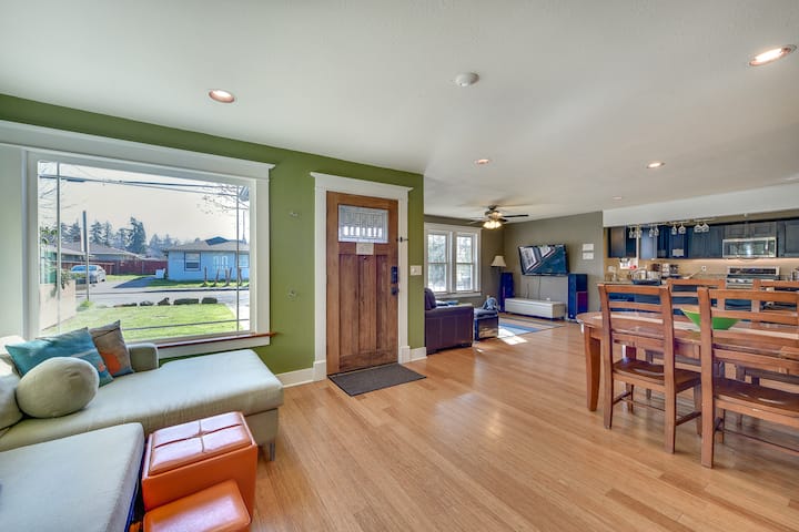 Spacious House With Fenced Yard And Hot Tub - Portland, OR