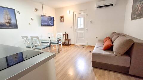 Successful Airbnb property: Sea view apartment with balcony and grill terrace in Mastrinka