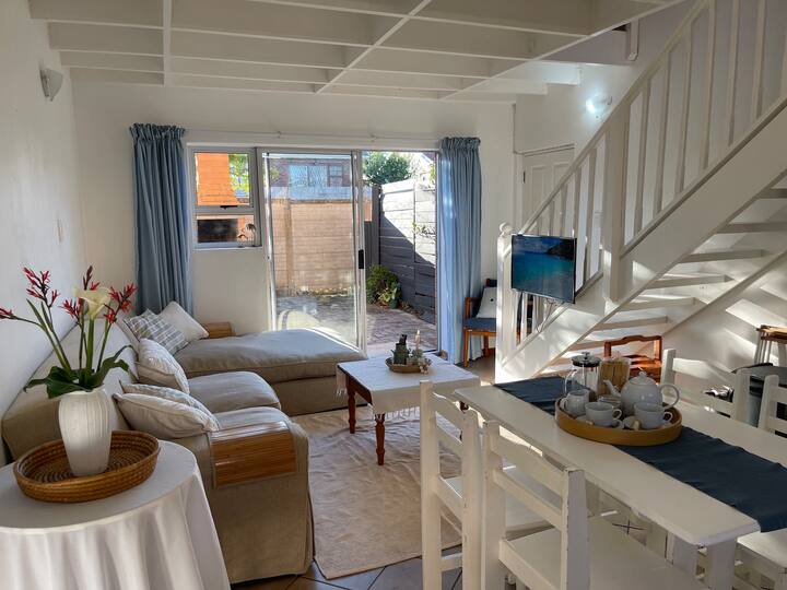 Grace By The Sea, A Sunny Apartment By The Sea - East London