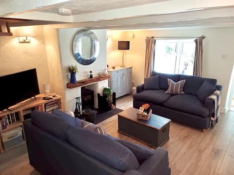 Cosy Traditional Cornish Cottage