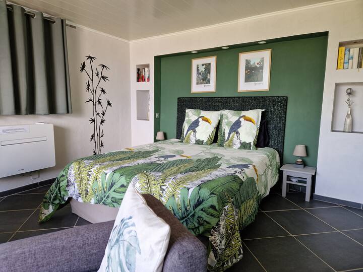 spavaća soba s bračnim krevetom