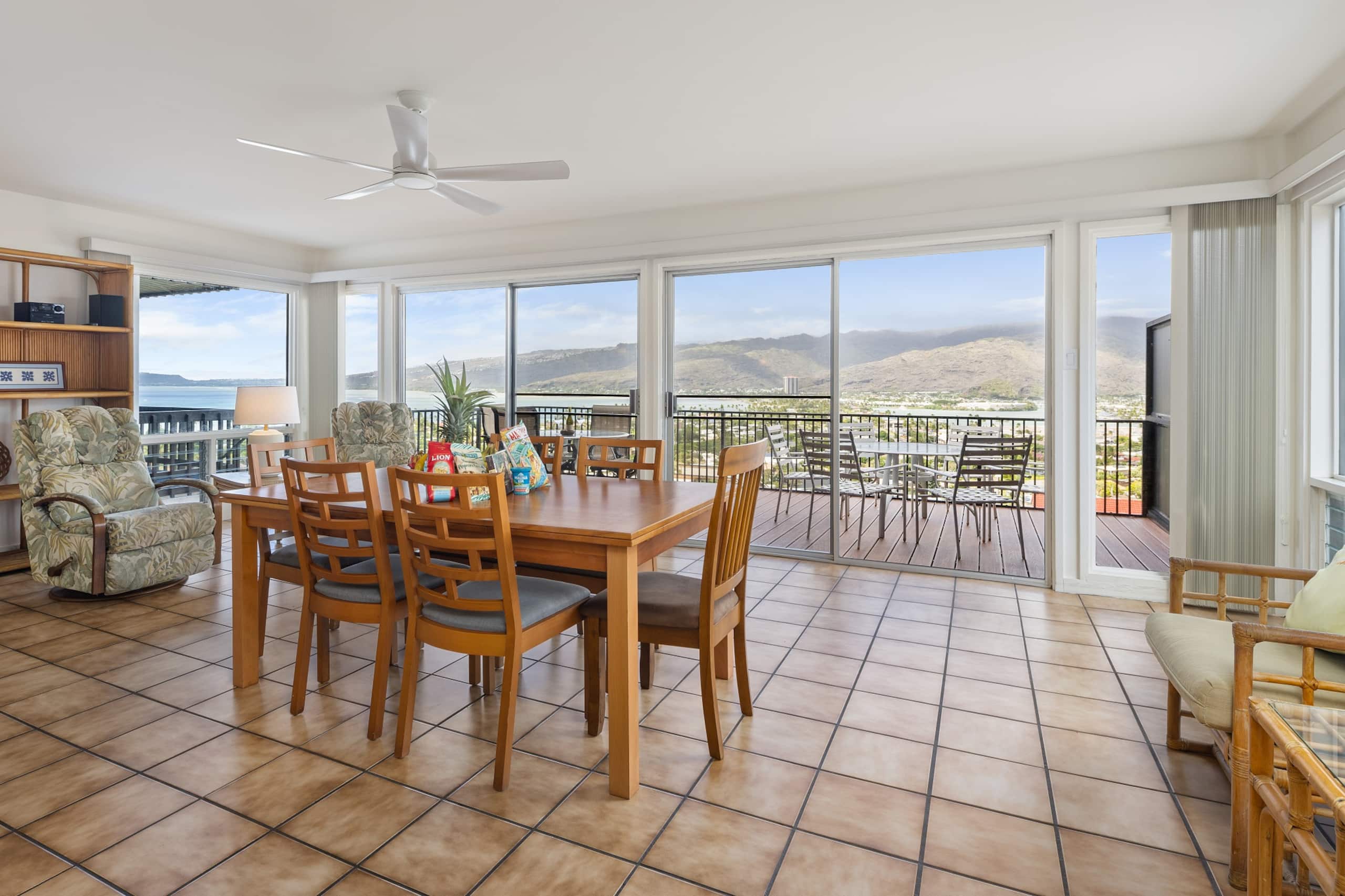 Home in Honolulu · ★4.85 · 3 bedrooms · 4 beds · 2 private baths - Image 16