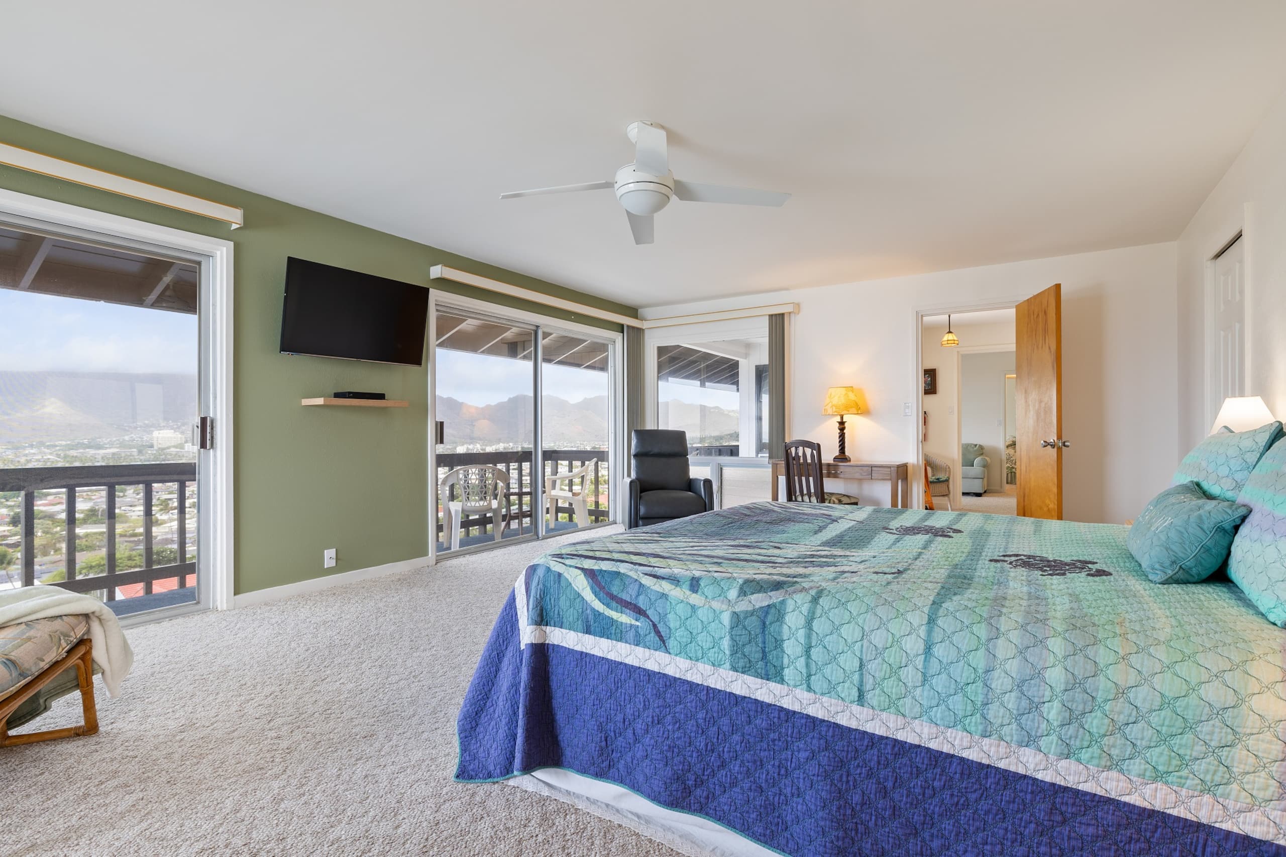 Home in Honolulu · ★4.85 · 3 bedrooms · 4 beds · 2 private baths - Image 19