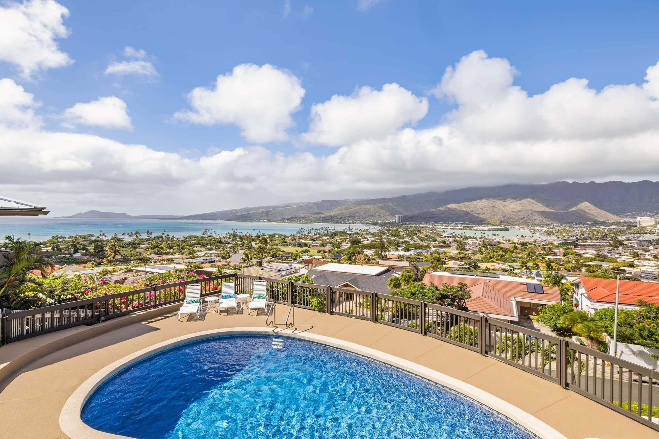 Home in Honolulu · ★4.85 · 3 bedrooms · 4 beds · 2 private baths - Image 6