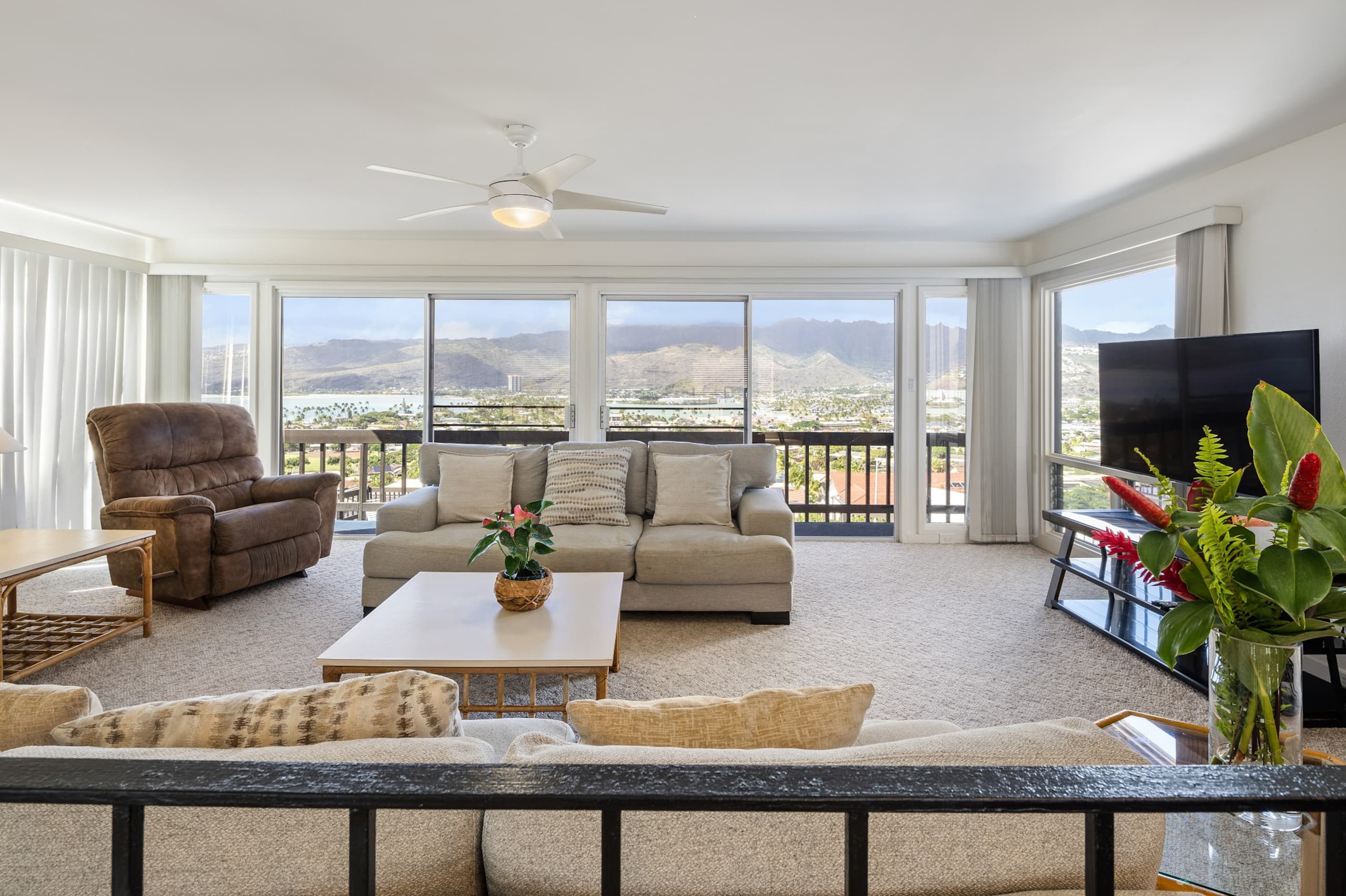 Home in Honolulu · ★4.85 · 3 bedrooms · 4 beds · 2 private baths - Image 8