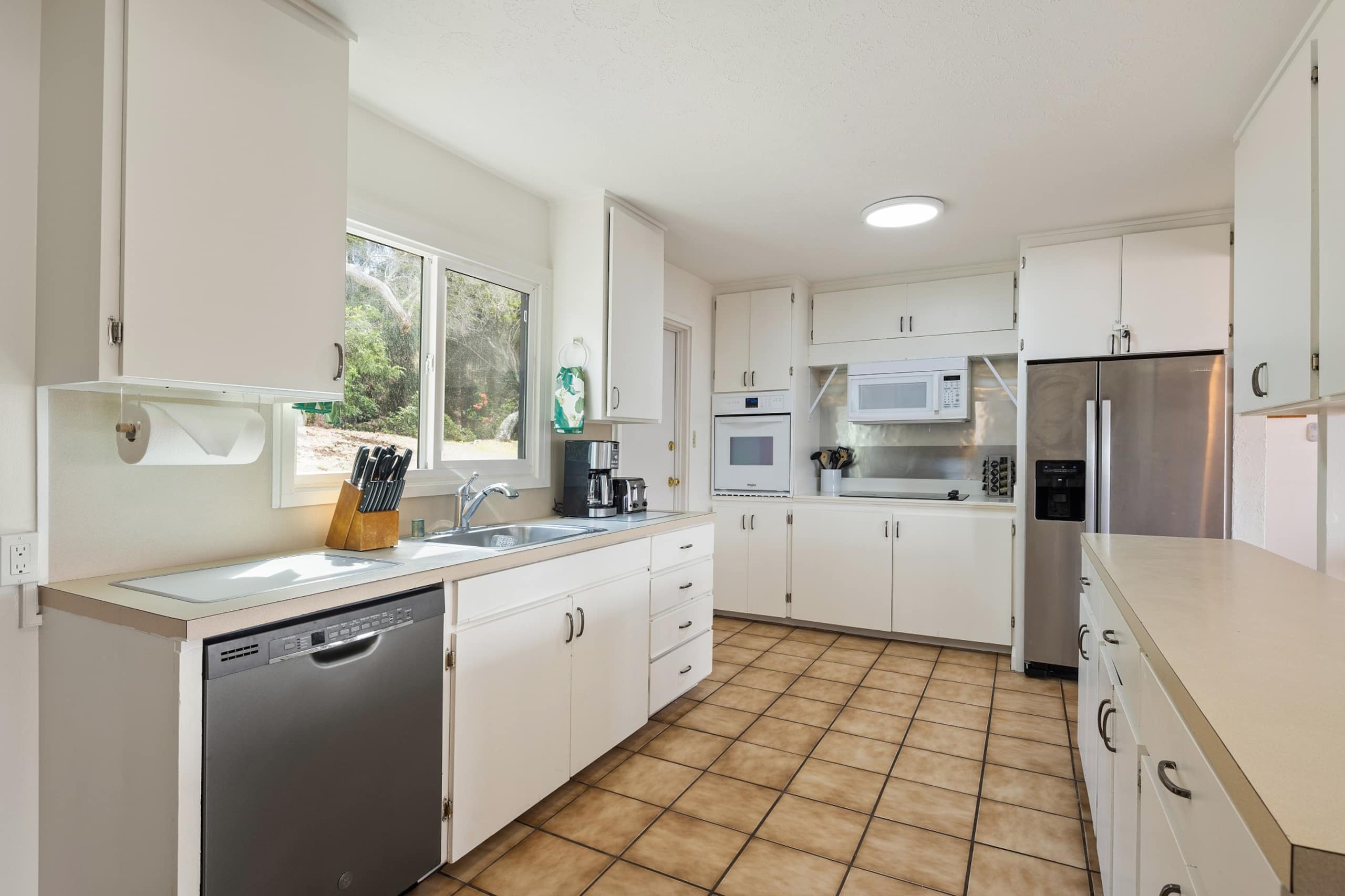 Home in Honolulu · ★4.85 · 3 bedrooms · 4 beds · 2 private baths - Image 12