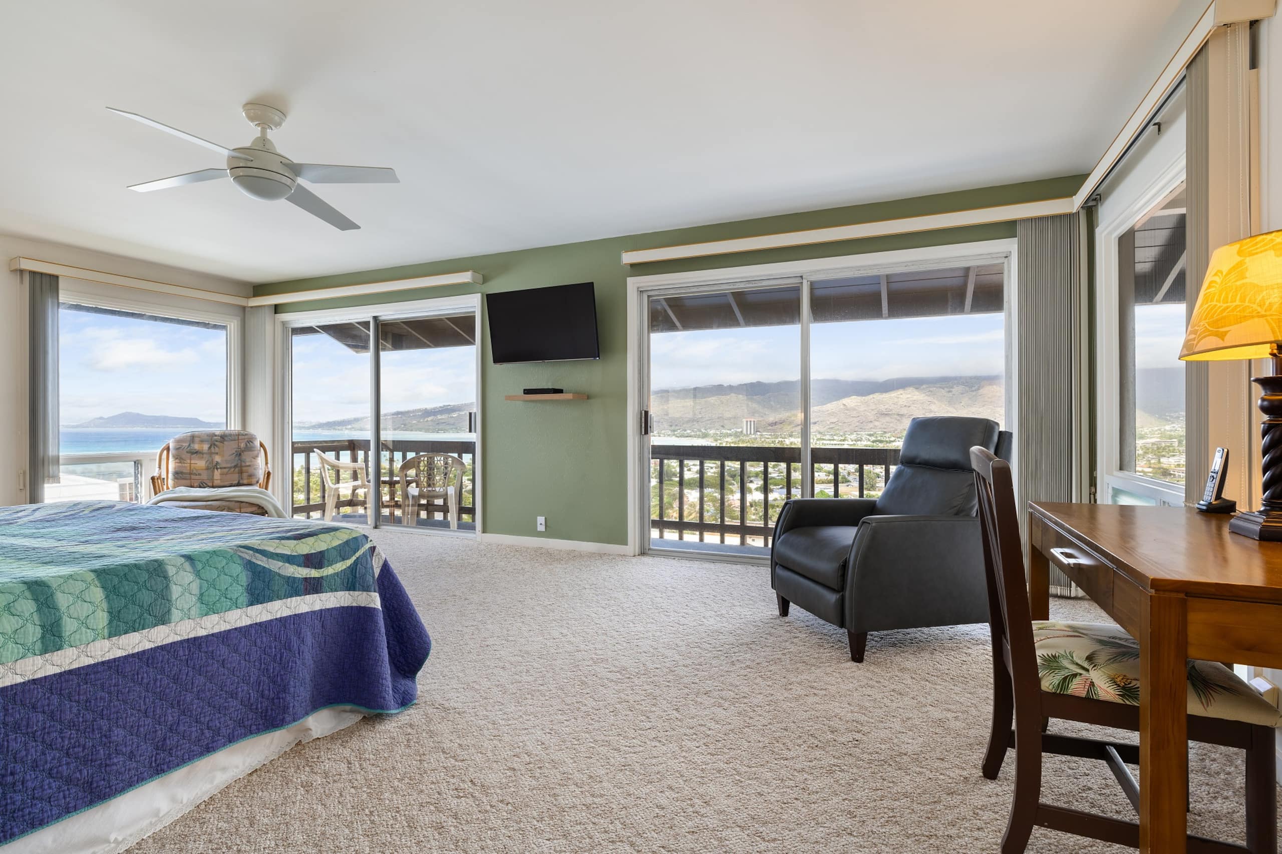 Home in Honolulu · ★4.85 · 3 bedrooms · 4 beds · 2 private baths - Image 18