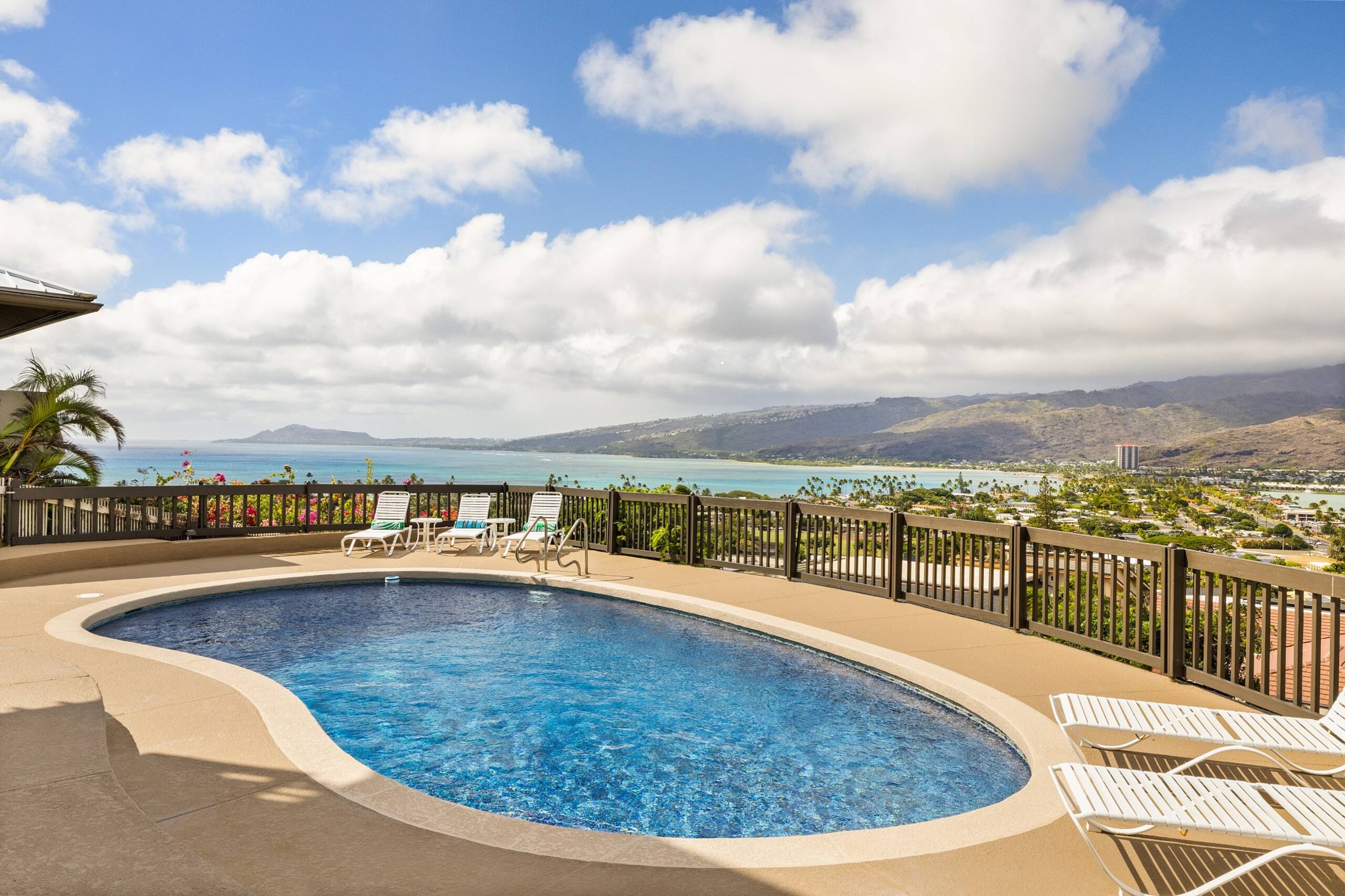 Home in Honolulu · ★4.85 · 3 bedrooms · 4 beds · 2 private baths - Image 2