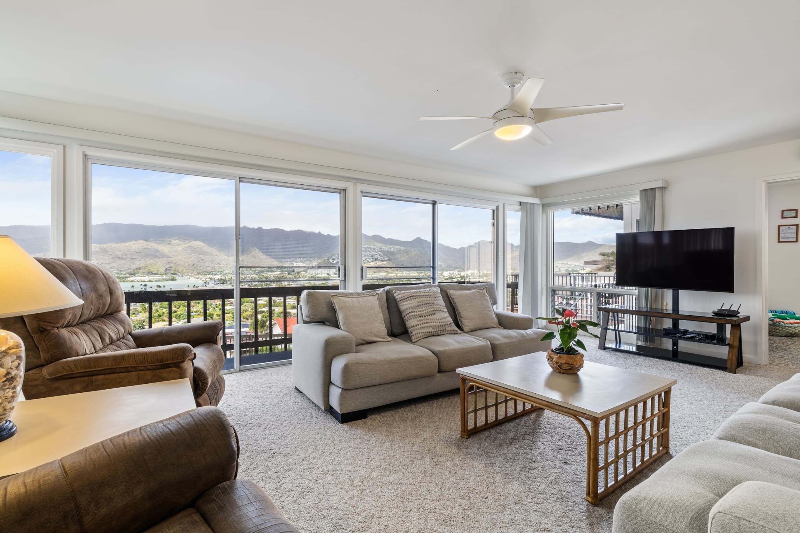 Home in Honolulu · ★4.85 · 3 bedrooms · 4 beds · 2 private baths - Image 10