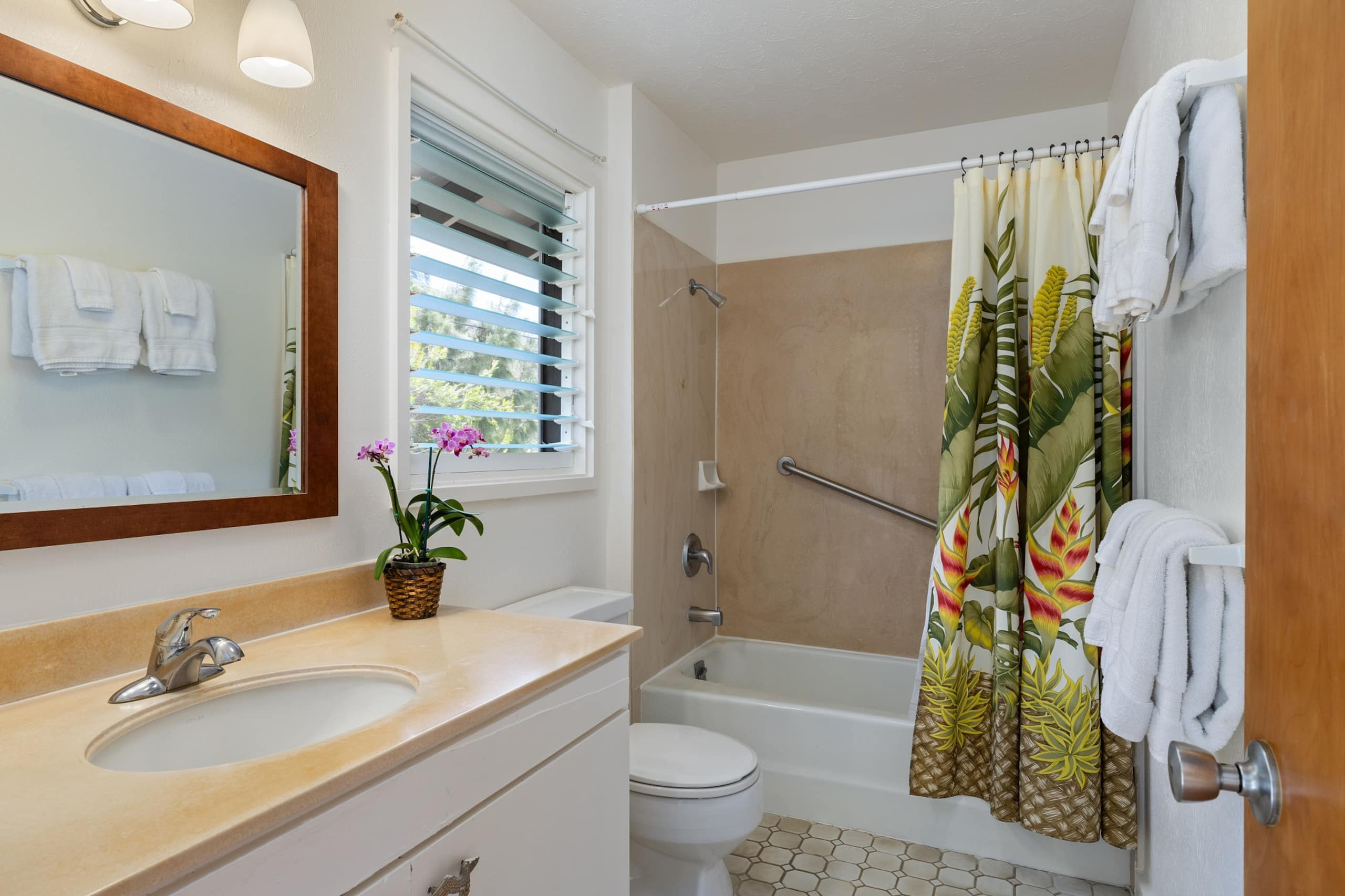 Home in Honolulu · ★4.85 · 3 bedrooms · 4 beds · 2 private baths - Image 26