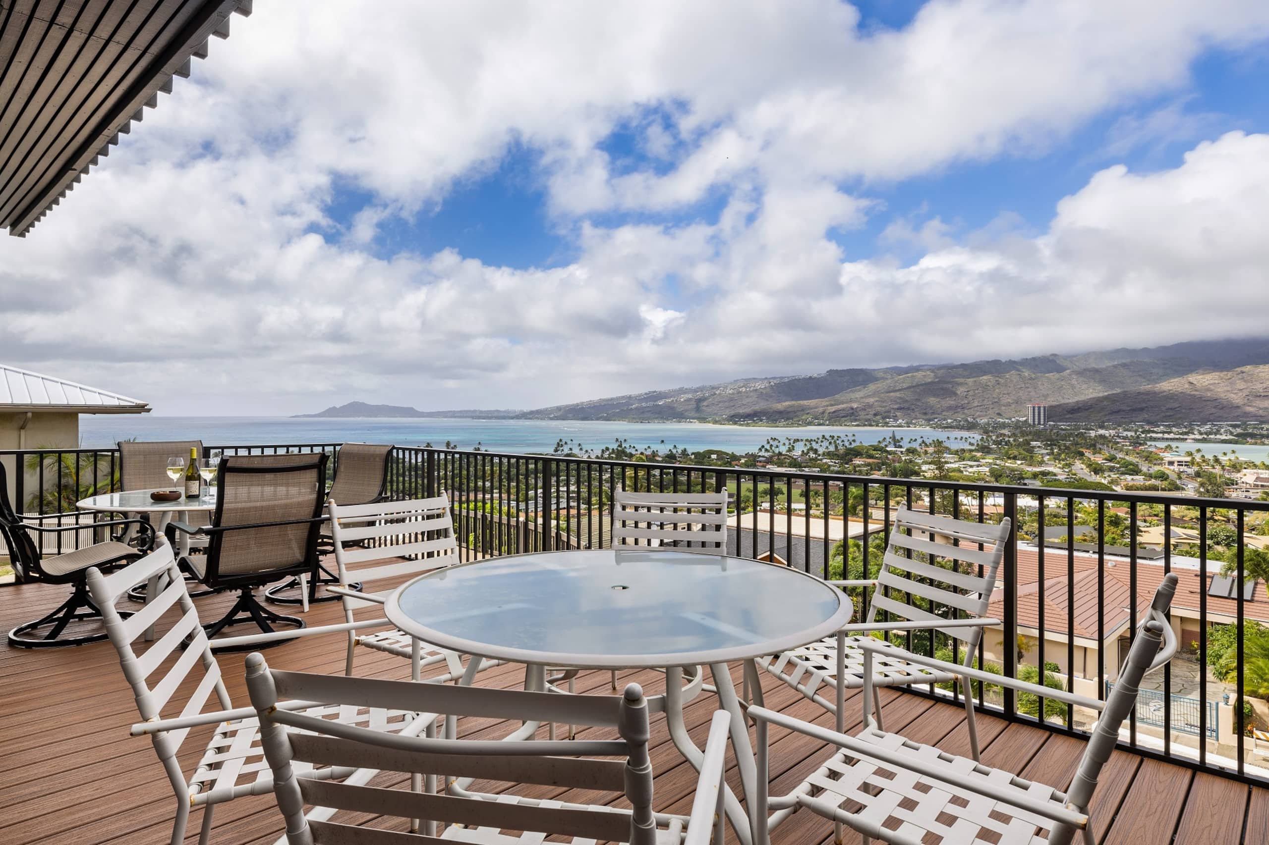 Home in Honolulu · ★4.85 · 3 bedrooms · 4 beds · 2 private baths - Image 4