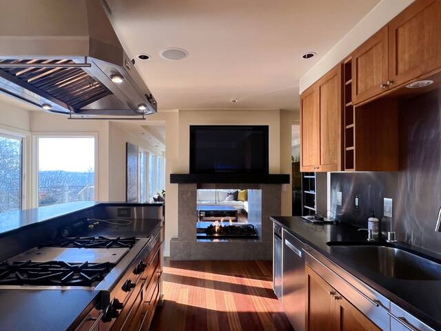 Luxury Queen Anne 3bd2ba Sunset&Sea View Furnished