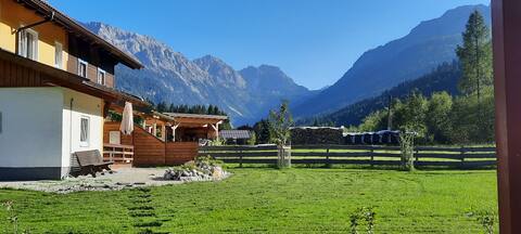 Cozy Alpine Stay in Kleinarl – Near Ski & Hikes