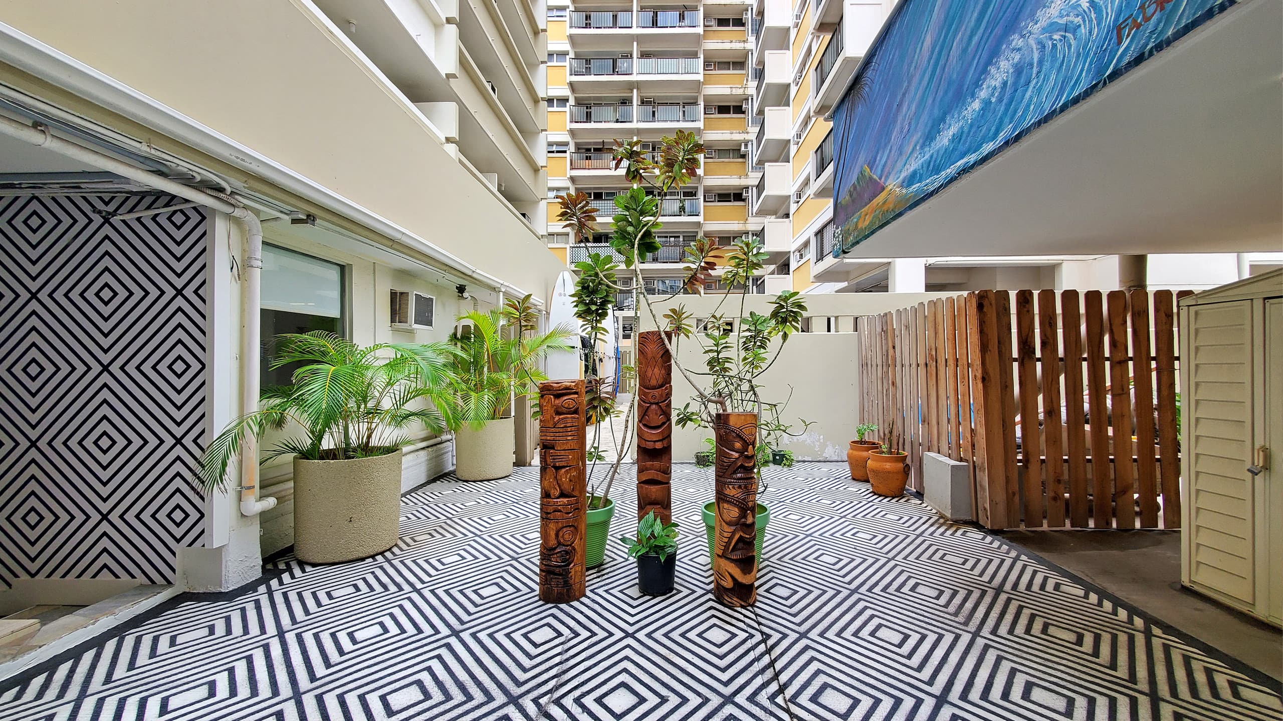 Condo in Honolulu · ★4.64 · Studio · 1 bed · 1 private bath - Image 8