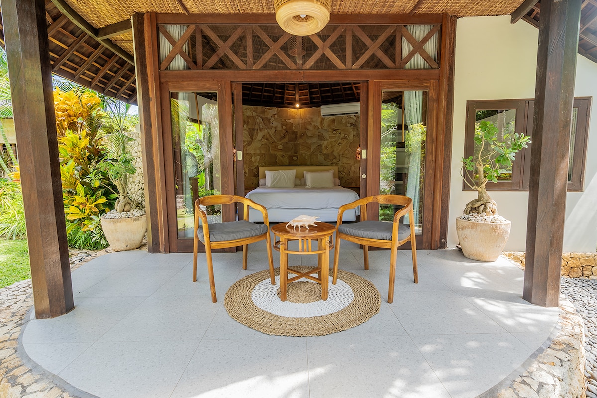 Villa in South Kuta · ★4.82 · 3 bedrooms · 3 beds · 2.5 private baths รายการ Airbnb เปรียบเทียบ