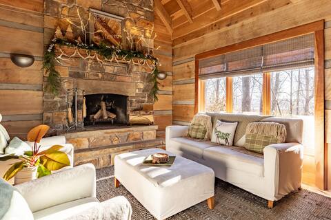 Experience snowed-in! 
Fireplace*hot tub*views