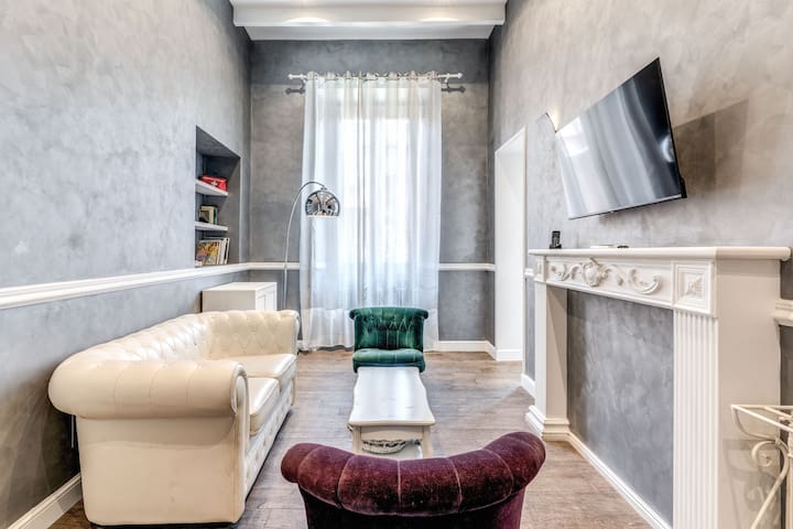 Luxury Apartment Sabina 50 mt from Trevi Fountain