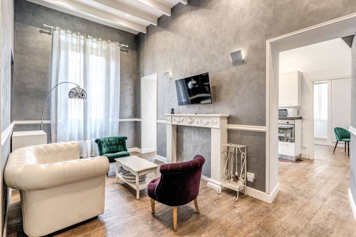 Luxury Apartment Sabina 50 mt from Trevi Fountain gallery image 2