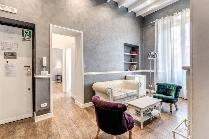 Luxury Apartment Sabina 50 mt from Trevi Fountain gallery image 3