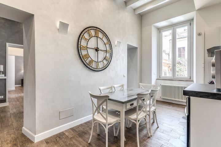 Luxury Apartment Sabina 50 mt from Trevi Fountain gallery image 5