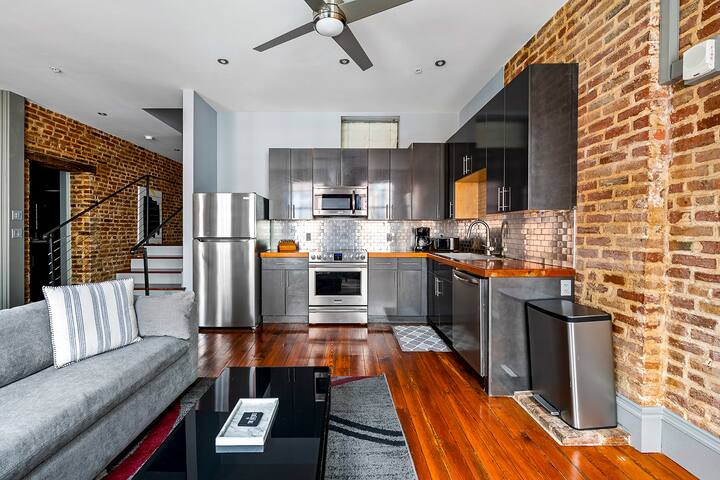 Pool, Hot Tubs, & Style Near French Qtr – 4BR/4BA gallery image 3