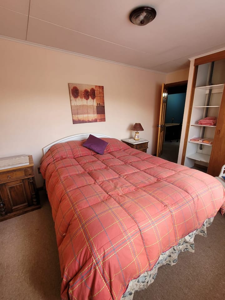 спалня 1 с голямо двойно или двойно легло, много светла 