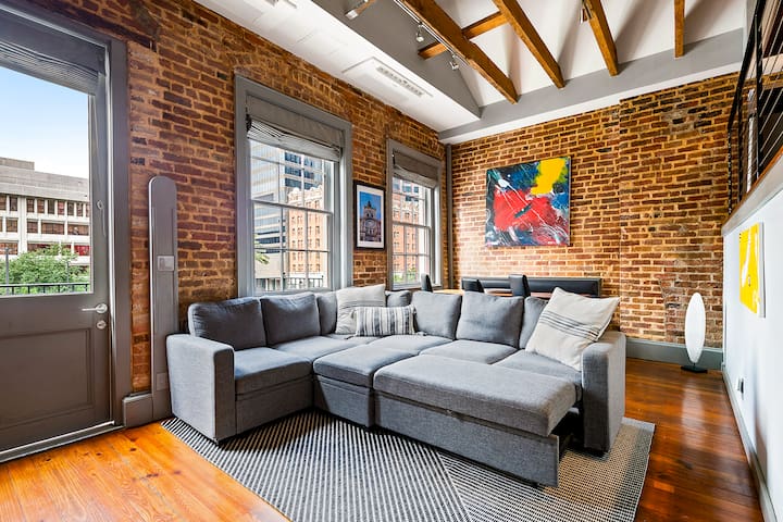 Private Balconies w/ Pool, Hot Tub Near French Qtr