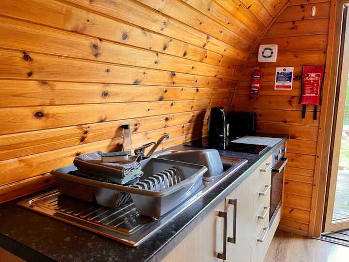 The Strawberry Glamping Pod, Wall Eden Retreat - Burnham-on-Sea