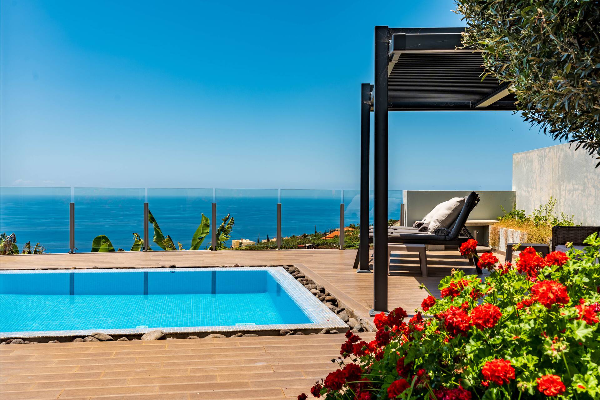 Villa Pinheira III heated pool