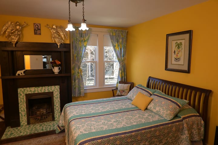 Bedroom "BE"  can comfortably sleep 1-2 people in it's Queen size bed!