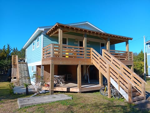 Popular Airbnb listing: Casa Creekside w/ hot tub and bikes! in Avon