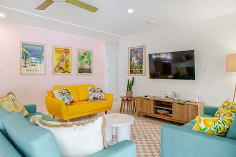 Top Airbnb: The Port Douglas Holiday House -4 bedroom in town! in Port Douglas