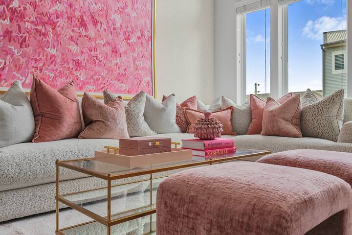 Nashville Girls Trip – 2 mi to Broadway/8 Beds! gallery image 3