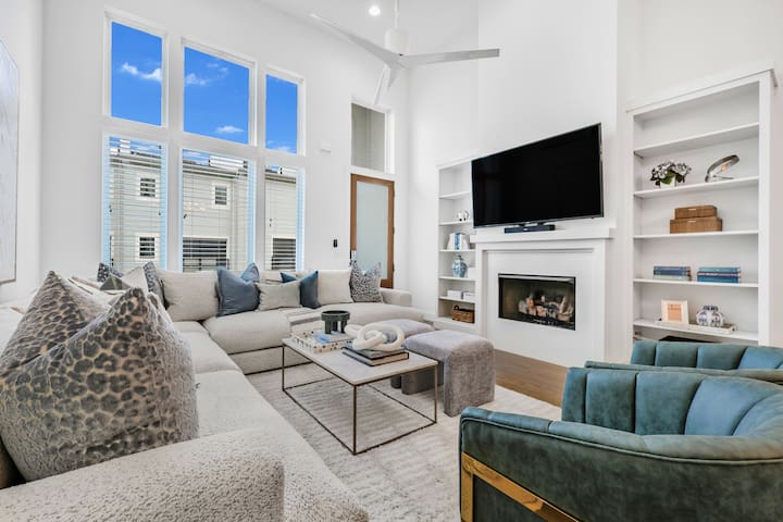 The Belmont House – 2 miles to Broadway/Sleeps 12!