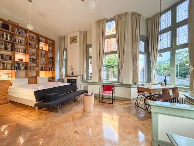 Private & Clean apartment next to Vondelpark!