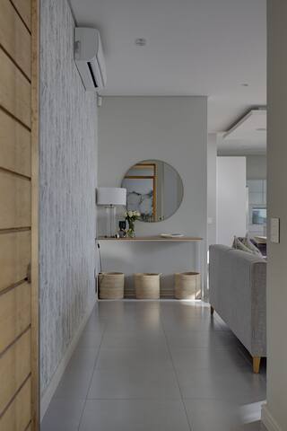 Ultra modern Camps Bay Beach House gallery image 2