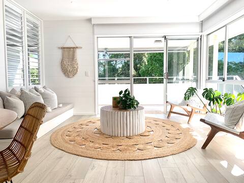 Top performing Airbnb: The Nest – Stylish Stay, 5 Min Walk to Noosa Beach in Noosa Heads